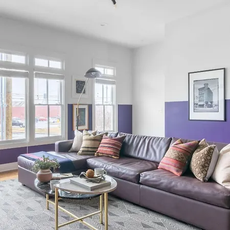 Holiday home Sleeps 24 2 Homes Minutes To Downtownbroadway Faith Barbara By Avantstay *
