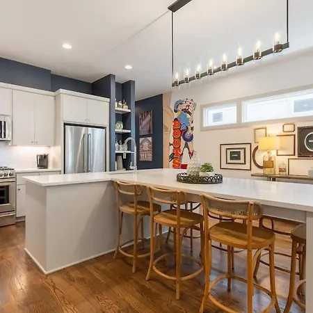 Holiday home Bustling Broadway By Local