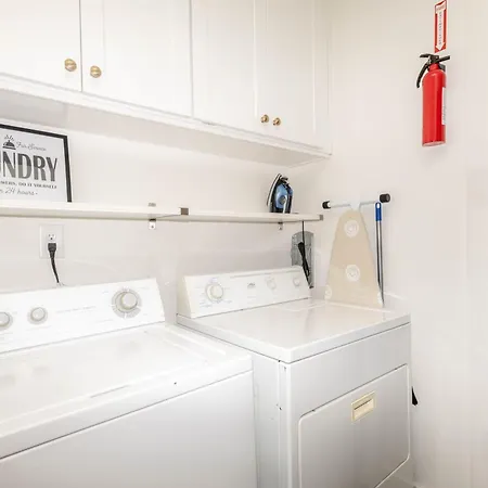 Broadway Breeze Escape Modern Nashville Comfort Holiday home