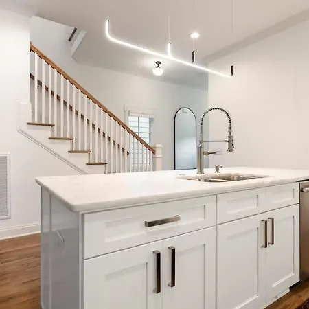 The Alabaster By Local Holiday home