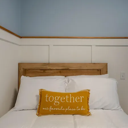 Broadway Breeze Escape Modern Nashville Comfort Holiday home *