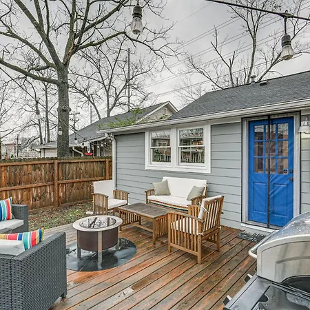 Charming With Fire Pit, Indoor Sauna! Holiday home Nashville