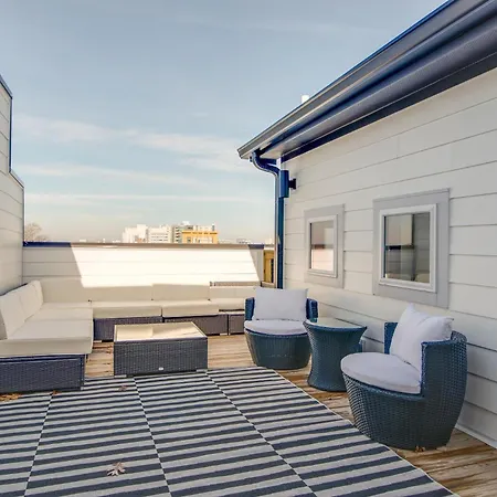 Holiday home Luxe Hillsboro Village Homes For 24 With 4 Patios, Rooftops And Garage Parking, Gourmet Kitchens And Smart Tvs, Walk To Vanderbilt, Pancake Pantry And Fido, 24hr Hospitality, 10 Min To Broadway And The Parthenon