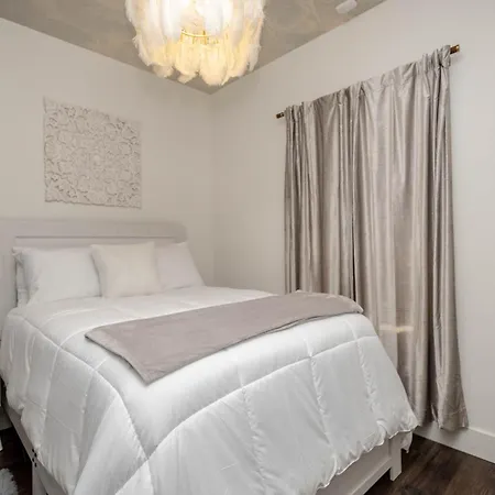 Broadway Breeze Escape Modern Nashville Comfort Holiday home *