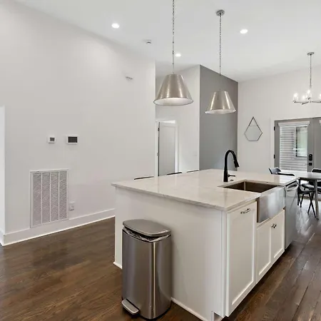Holiday home West End Oasis-new Building & Rooftop Views Nashville