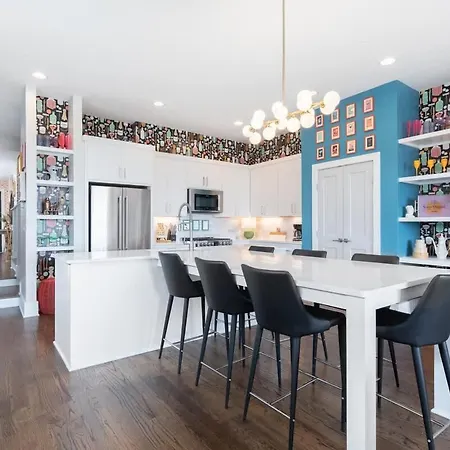 The Broadway Lounge By Local Holiday home