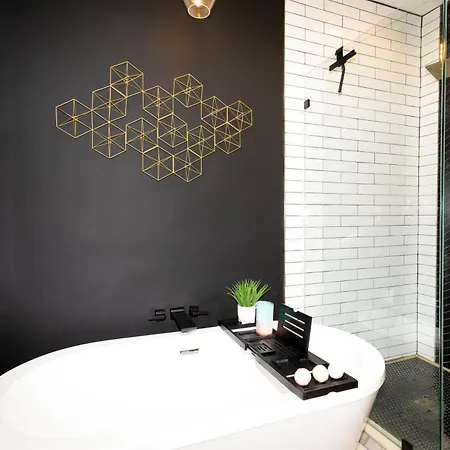 Broadway Breeze Escape Modern Nashville Comfort