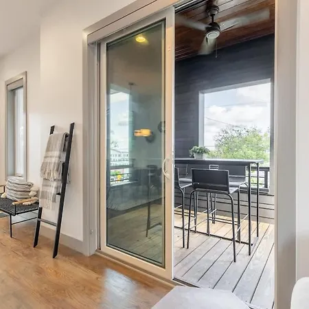 The Onyx Opal By Local Holiday home *