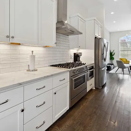 West End Oasis-new Building & Rooftop Views Holiday home