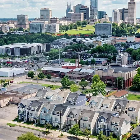 Sleeps 24 2 Homes Minutes To Downtownbroadway Faith Barbara By Avantstay Holiday home Nashville