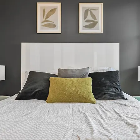 New Modern 4br Extended - Fully Equipped - Workspace - Parking Holiday home