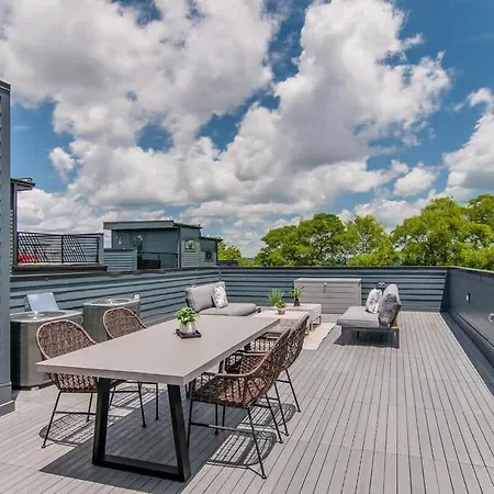 The Rooftop Retreat By Local Holiday home Nashville