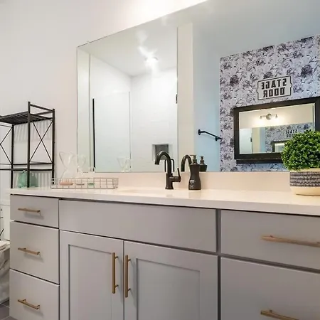 Holiday home Let The Good Times Roll By Local Nashville