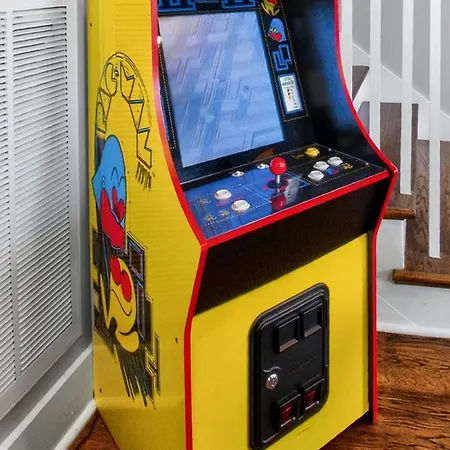 Holiday home Speakeasy Game Room, Hot Tub, Fire Pit, King Bed - Close To Downtown