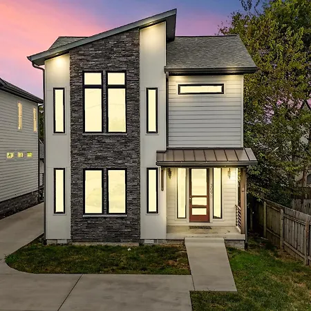 Holiday home New Modern 4br Extended - Fully Equipped - Workspace - Parking Nashville
