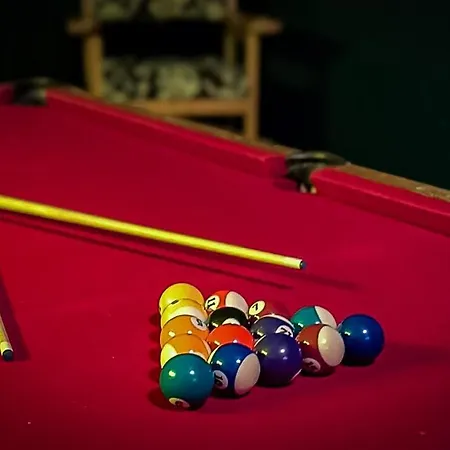 Speakeasy Game Room, Hot Tub, Fire Pit, King Bed - Close To Downtown