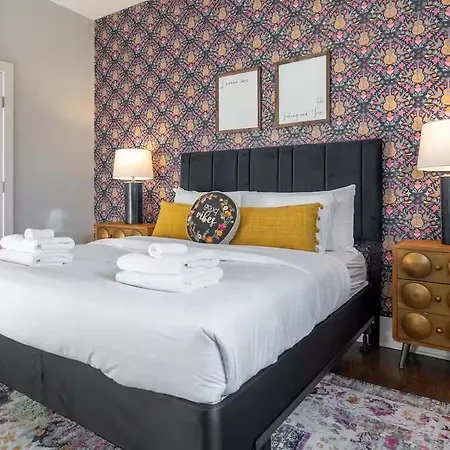 Cashs Speakeasy By Local Holiday home *
