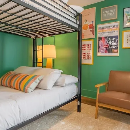 Ladies Lounge By Local Holiday home Nashville