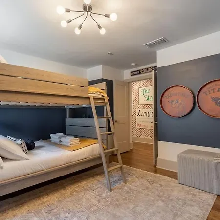 Holiday home Bustling Broadway By Local