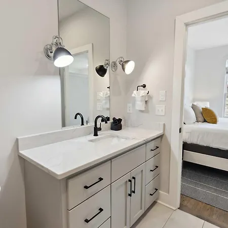 Holiday home West End Oasis-new Building & Rooftop Views Nashville