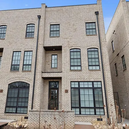 West End Oasis-new Building & Rooftop Views Holiday home *