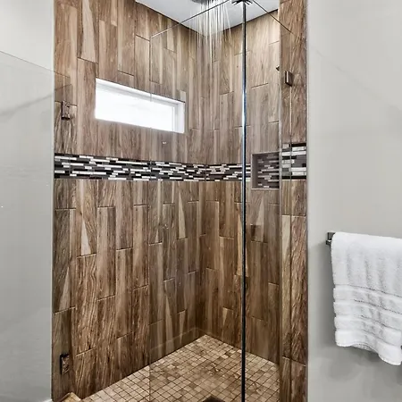 Speakeasy Game Room, Hot Tub, Fire Pit, King Bed - Close To Downtown Nashville