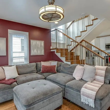 Steps From Vandy, Live Music-downtown 9 Mins Away! Apartment
