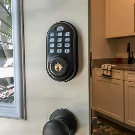 Apartment Rustic Walkable To Music Row! By Local Nashville