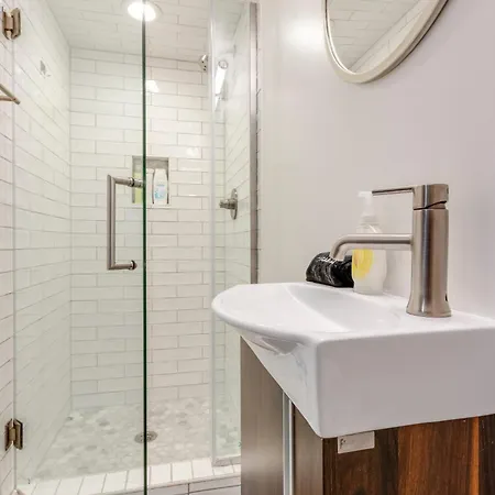 Steps From Vandy, Live Music-downtown 9 Mins Away! Apartment *