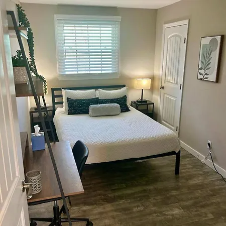 Sleeps 6-full Kitchen-4 Beds-big Couch-officespace * Nashville