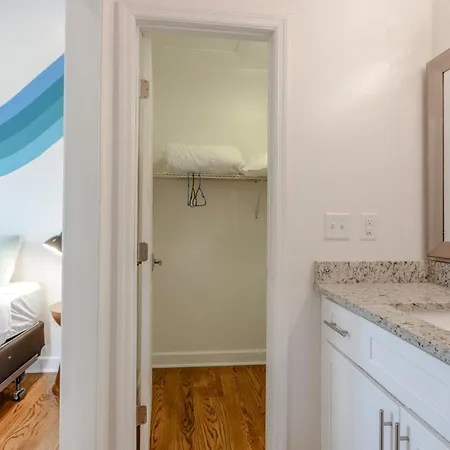 Steps From Vandy, Live Music-downtown 9 Mins Away! Apartment Nashville