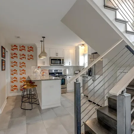 Steps From Hillsboro Village, Downtown 9 Mins Away Apartment