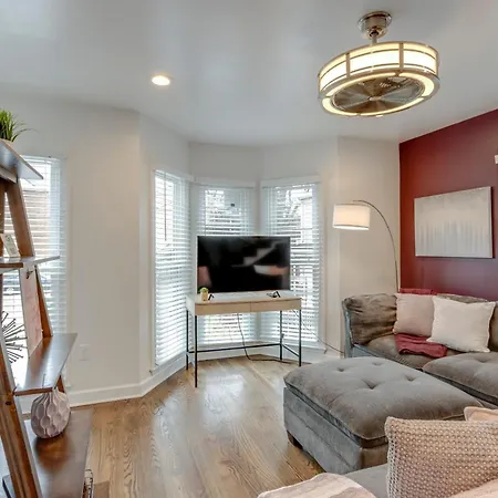 Steps From Vandy, Live Music-downtown 9 Mins Away! Apartment
