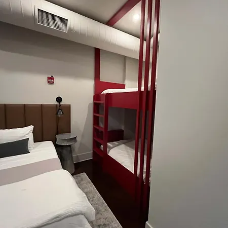 Elvis 4br By Maddox Apartment