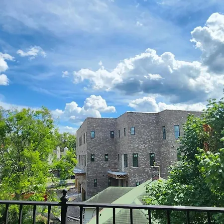 The Johnny Cash - Music Row District - Free Garage Parking - King Bed Apartment