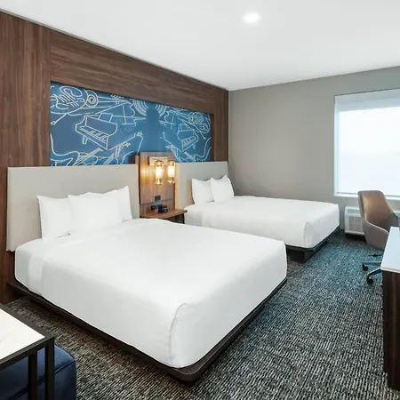 La Quinta & By Wyndham Downtown Stadium Nashville