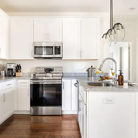 Holiday home Hart Buyout 4 By Avantstay Two Town House Buyout W Modern Amenities In *
