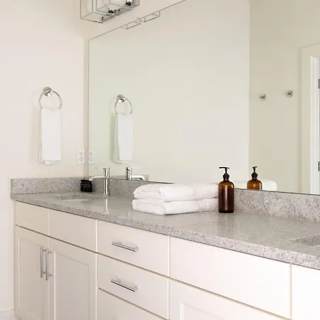 Hart Buyout 4 By Avantstay Two Town House Buyout W Modern Amenities In
