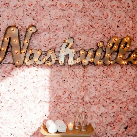 Holiday home New Dollys Dream 12 Beds Downtown Nash Opry Karaoke Nashville