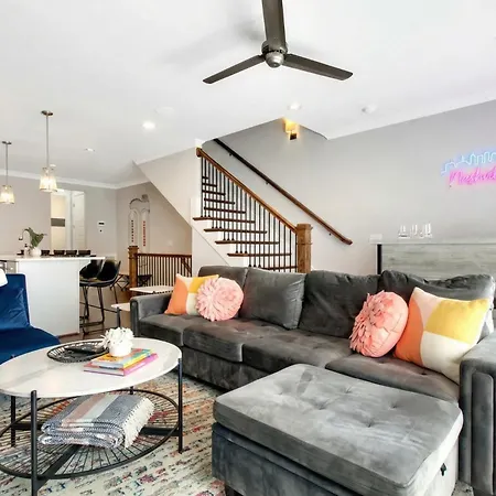 Lux Retreat 12 Beds Games Bar Holiday home Nashville