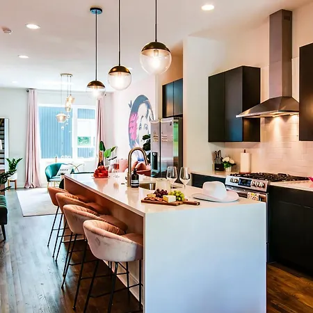 Holiday home New Dollys Dream 12 Beds Downtown Nash Opry Karaoke Nashville