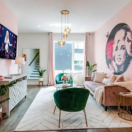 New Dollys Dream 12 Beds Downtown Nash Opry Karaoke Holiday home Nashville