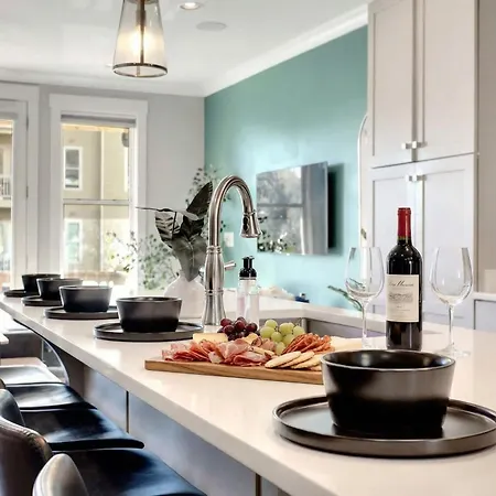 Lux Retreat 12 Beds Games Bar Holiday home Nashville
