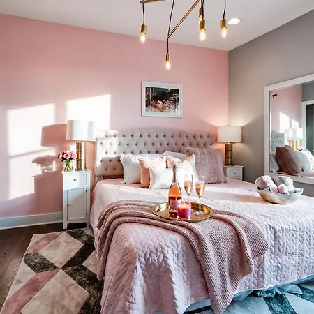 Holiday home New Dollys Dream 12 Beds Downtown Nash Opry Karaoke Nashville