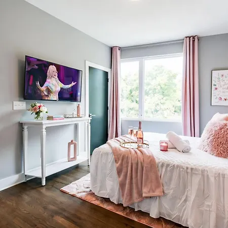 Holiday home New Dollys Dream 12 Beds Downtown Nash Opry Karaoke *
