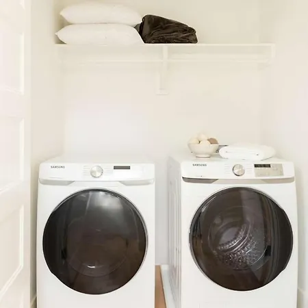 Holiday home Nash Chic Near Dt Rooftop Luxe Comfort