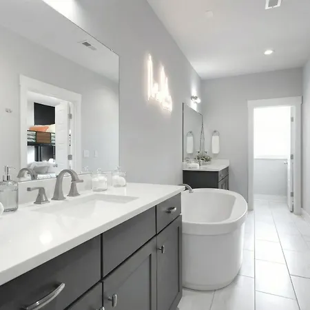 Lux Retreat 12 Beds Games Bar Holiday home Nashville