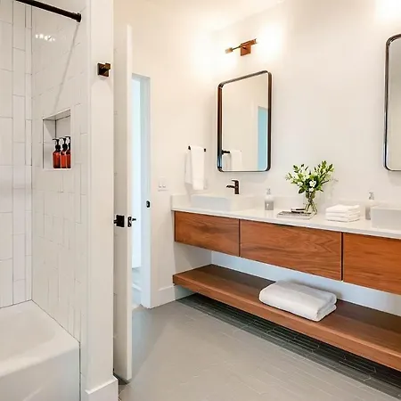 Close To The Gulch - Book Today