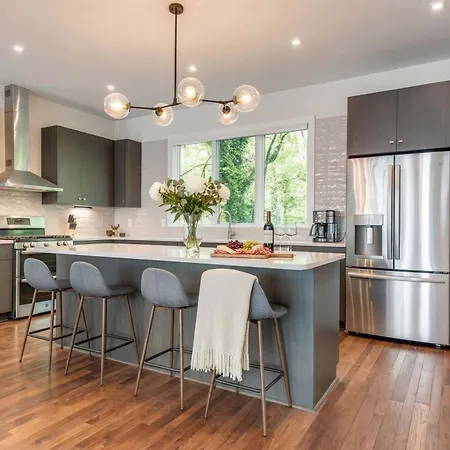 Holiday home Downtown Luxury - 10 Beds & Free Parking