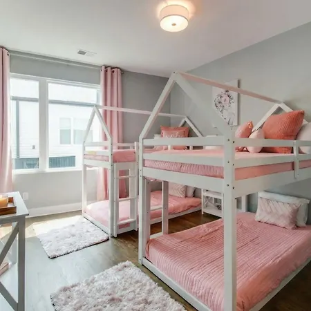 King & Queen 2 Homes - 24 Beds Views Holiday home Nashville
